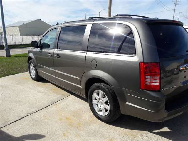 2010 Chrysler Town and Country Touring 4dr Mini-Van